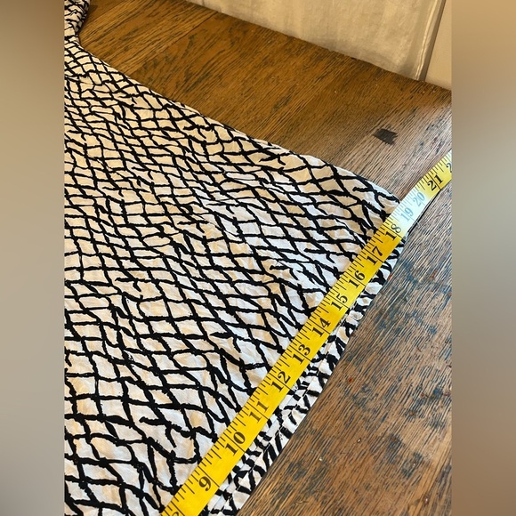 🤍GESTUZ – Black & Gray Graphic Print Top – Size 40 - Picture 9 of 11